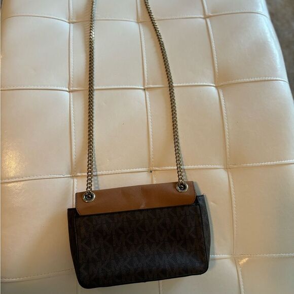 Michael Kors Tina Small Crossbody: An Elegant Style with Distinct Character. - Picture 9 of 14